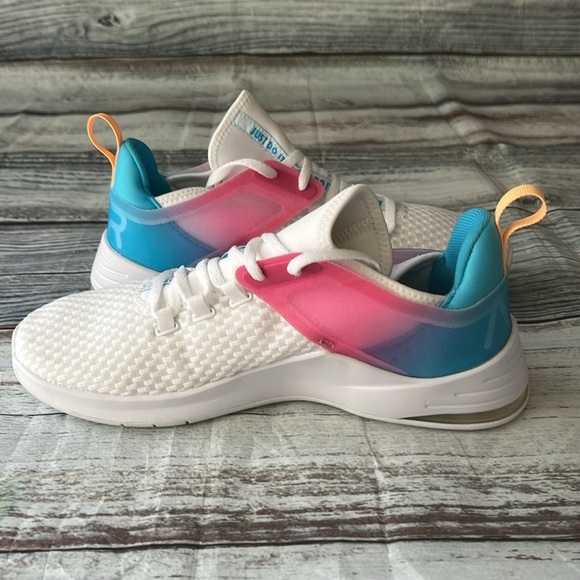 Nike Women's Air Max Bella Tr Sneaker 2 Sz 9.5 NWOT - Picture 1 of 10
